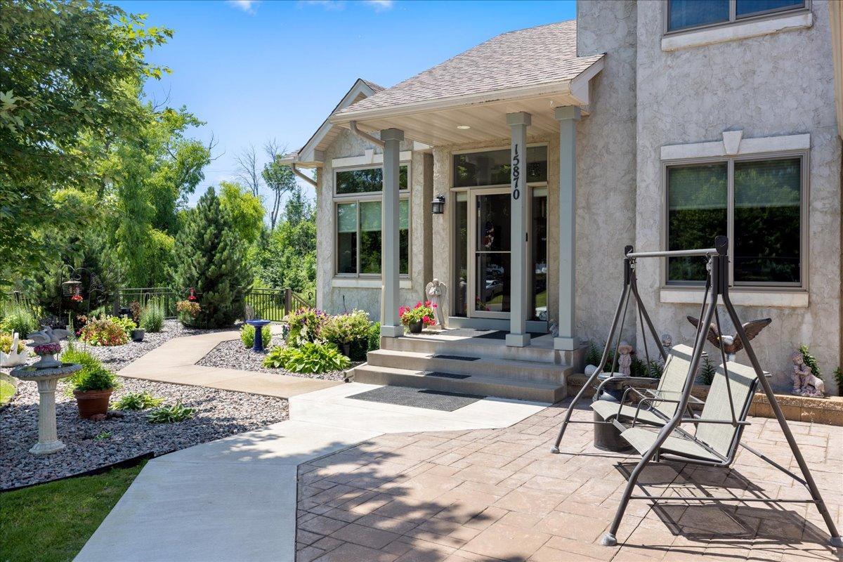 A Warm Welcome with Charming Outdoor Spaces
