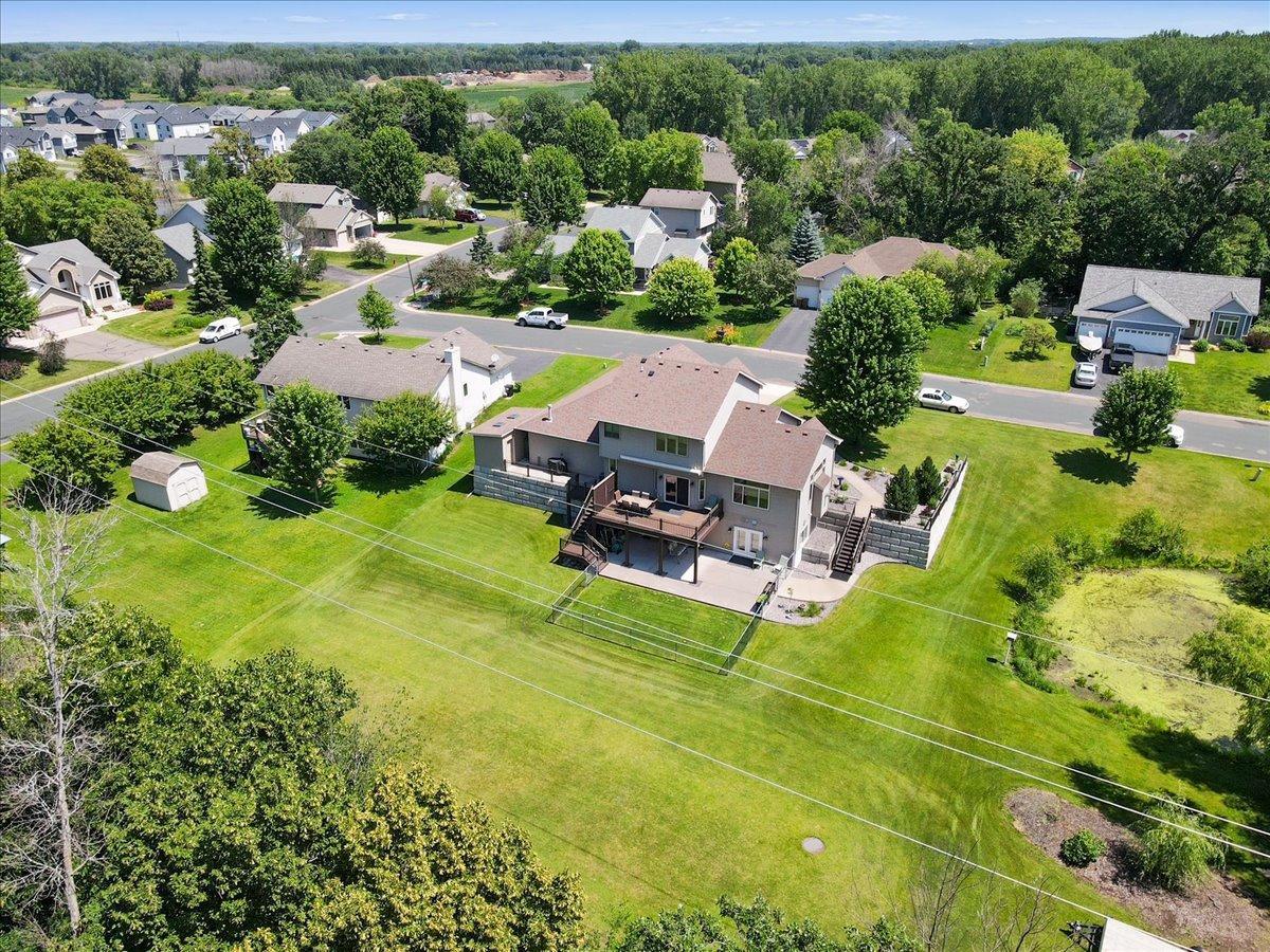 Retaining Walls Enhance the Expansive Yard