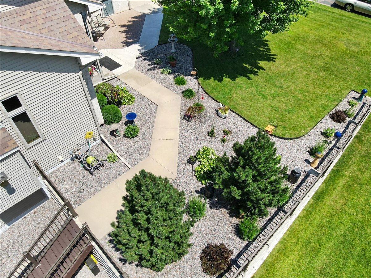 A Private Outdoor Setting Near Parks and Shopping