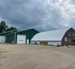 404 Airport Rd 14 ft doors