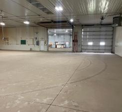 Second warehouse with 14 ft door
