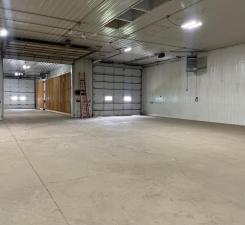 Second warehouse with 14 ft door