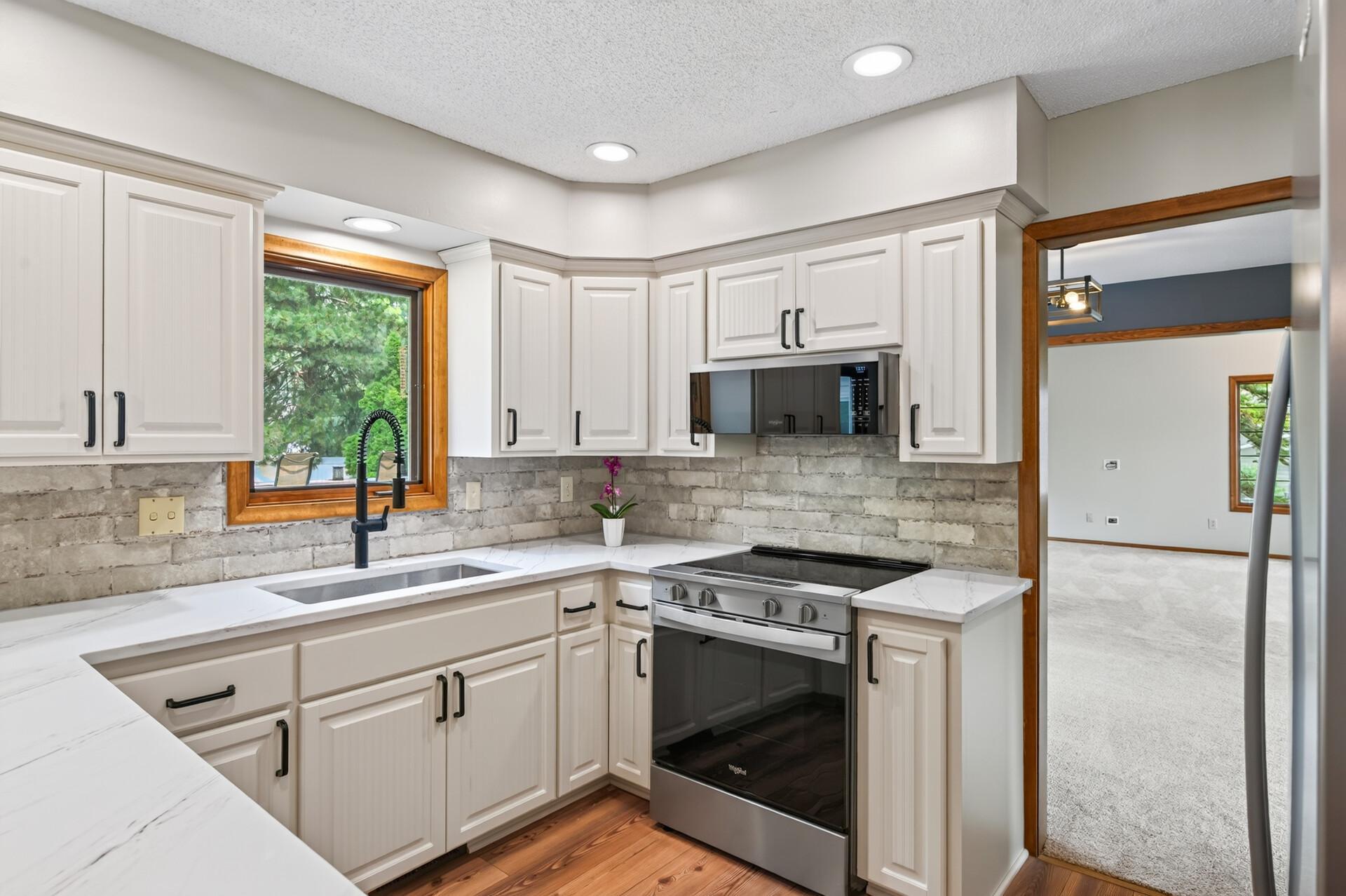 New stainless range/oven, refrigerator and microwave!