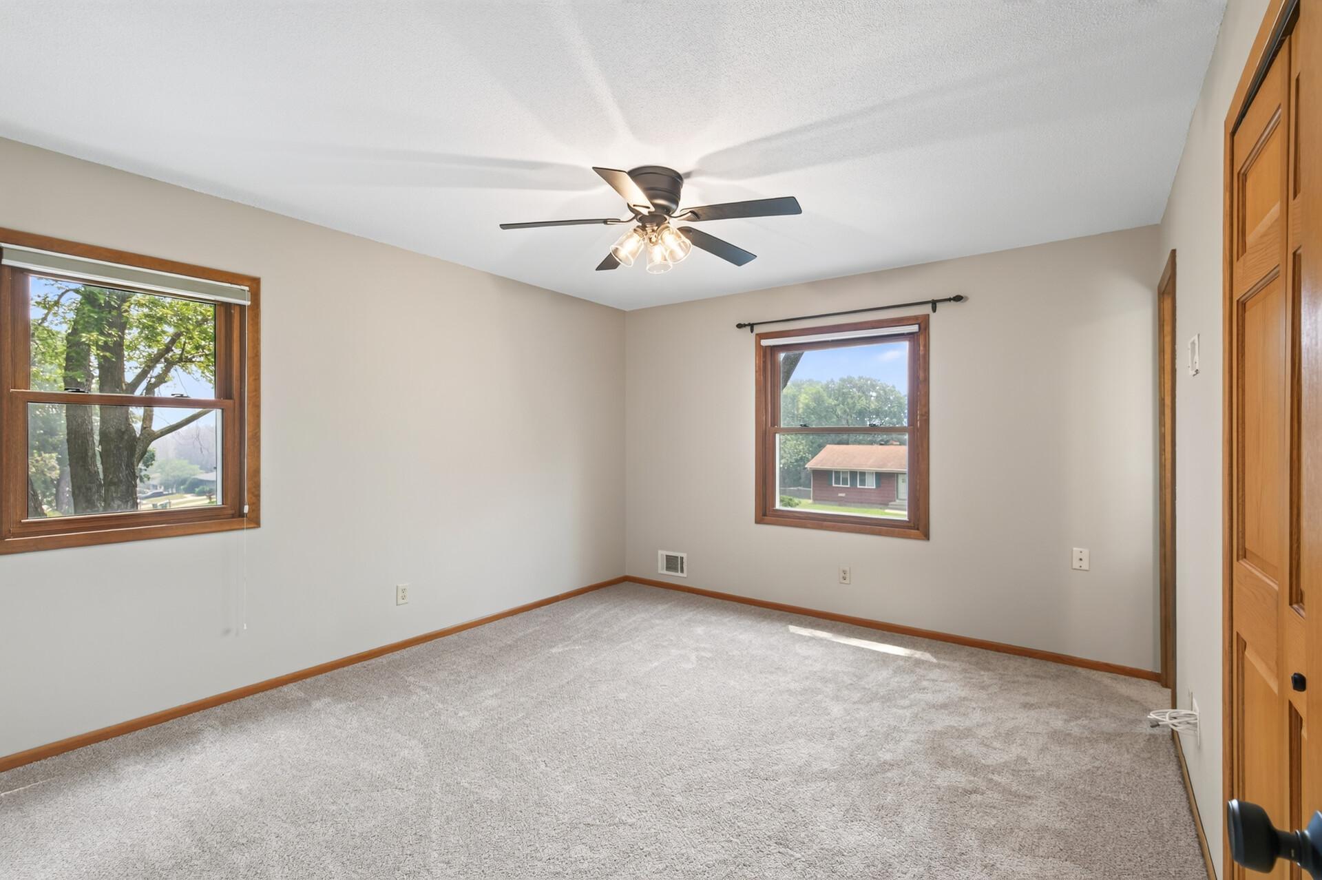 Spacious primary bedroom suite with new carpeting, private bathroom suite and a walk-in closet!