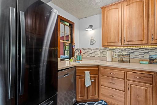 29-web-or-mls-42550 Cedarcrest Trail-220.jpg