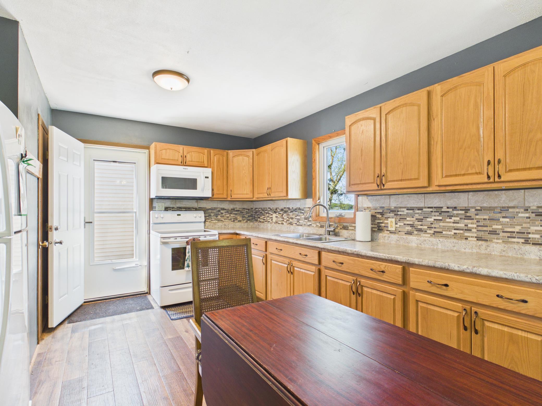 Kitchen 2.jpg