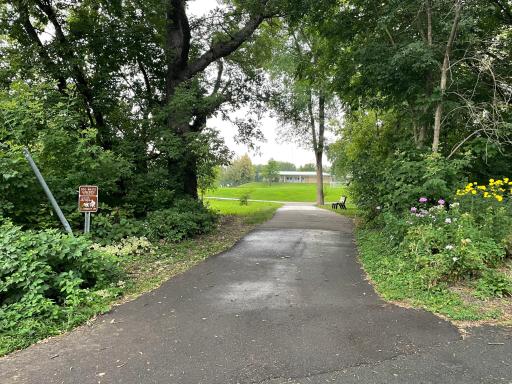 Path at the end of Amble Road enters Cummings Park