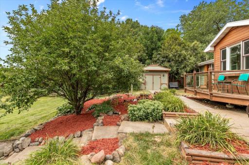 Lovely landscaping!