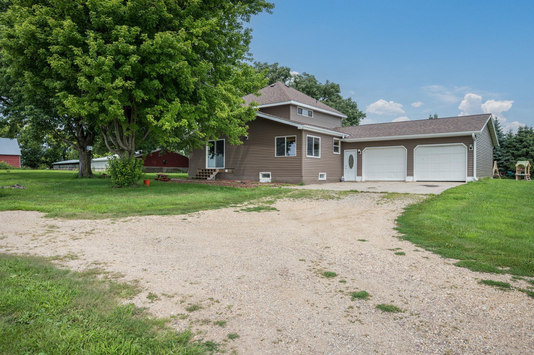 205 232nd Ave Fairmont MN-02.jpg
