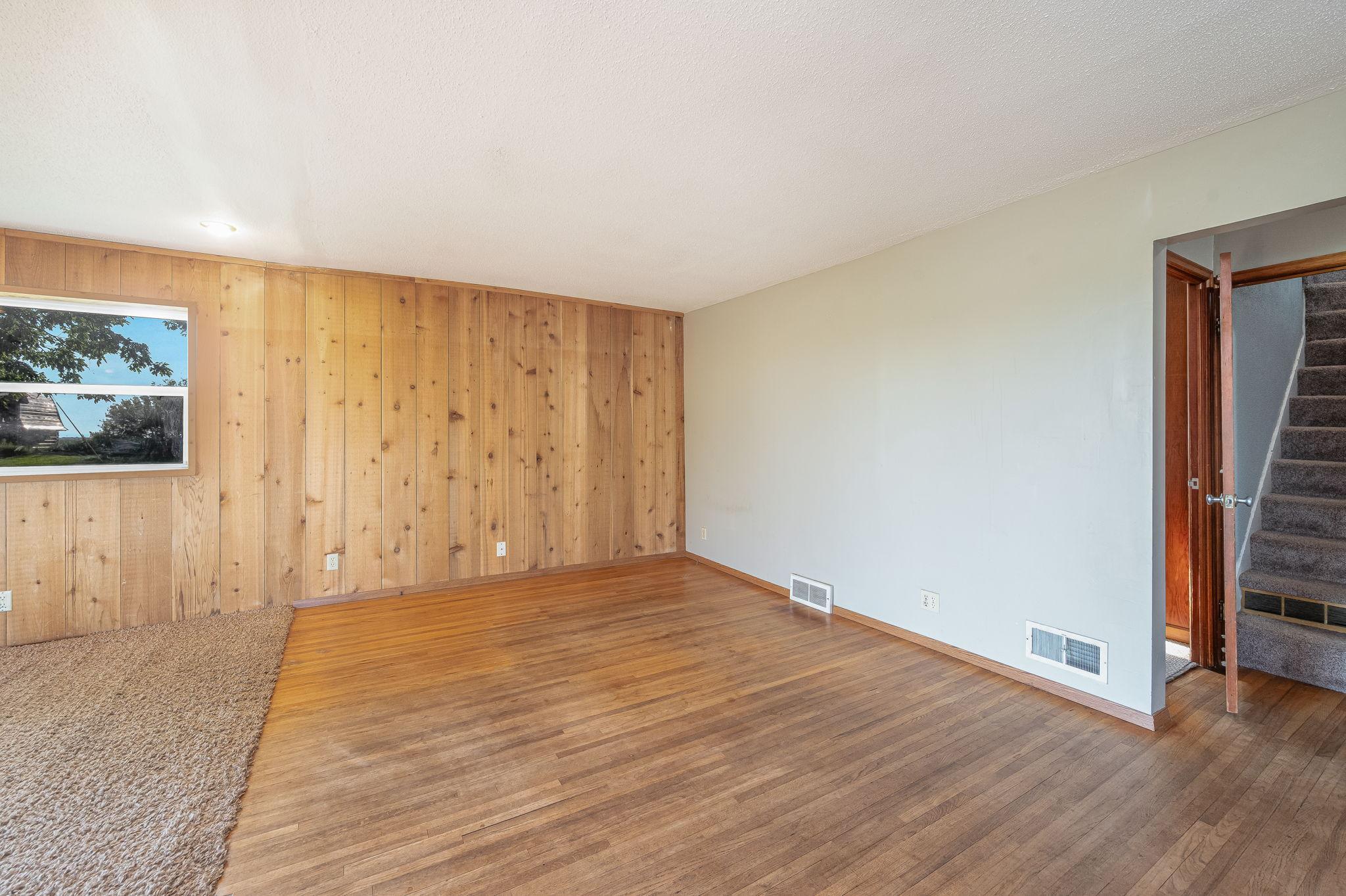 205 232nd Ave Fairmont MN-27.jpg
