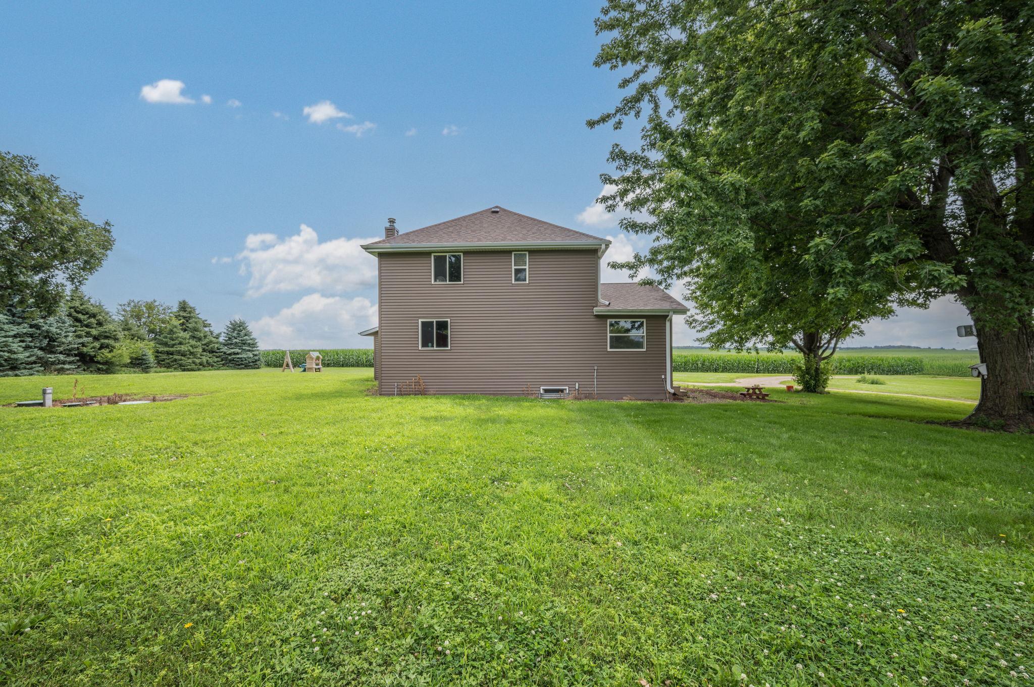 205 232nd Ave Fairmont MN-04.jpg