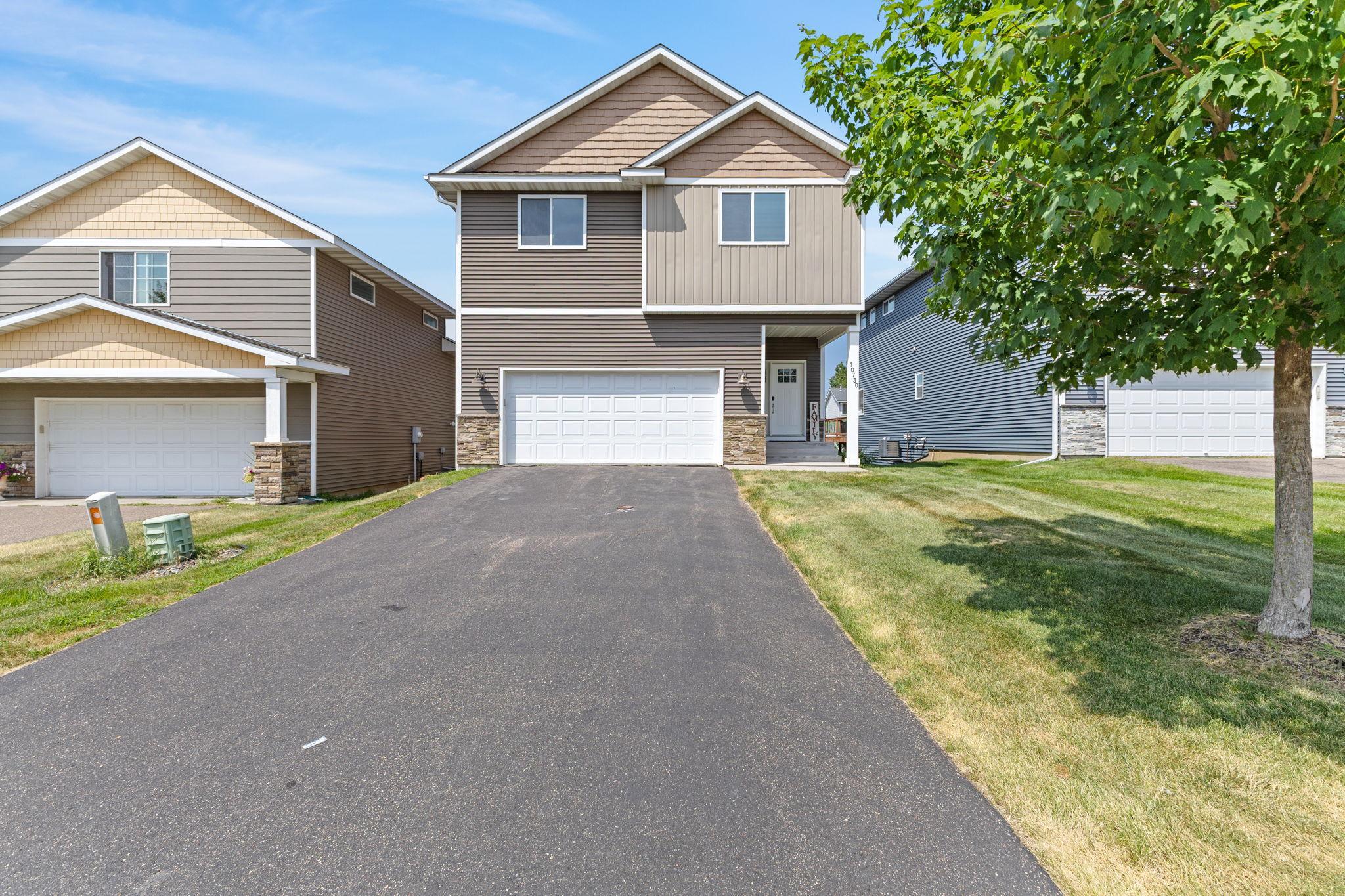 Vivid Spaces_10730 Knollwood Ln_03.jpg