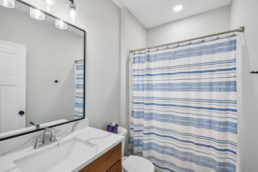 32-web-or-mls-Spruce St-S1706-032.jpg