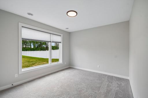 24-web-or-mls-Spruce St-S1706-024.jpg