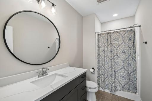 21-web-or-mls-Spruce St-S1706-021.jpg