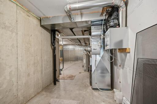 56-web-or-mls-Spruce St-S1706-056.jpg