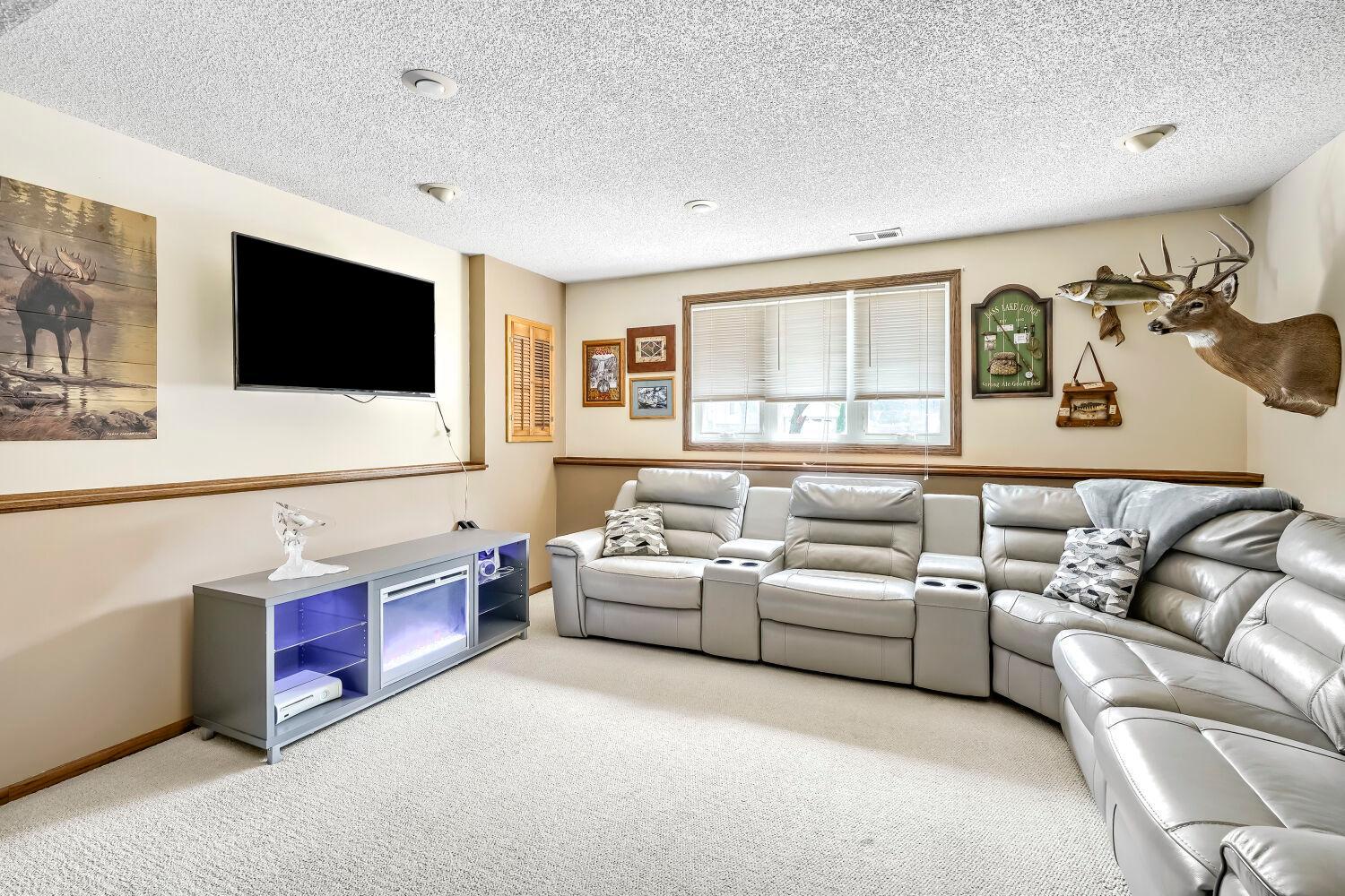 12962 Morgan Place - Web Quality - 014 - 14 Family Room.jpg