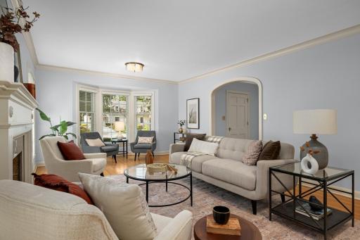 Hardwood floors, crown molding...