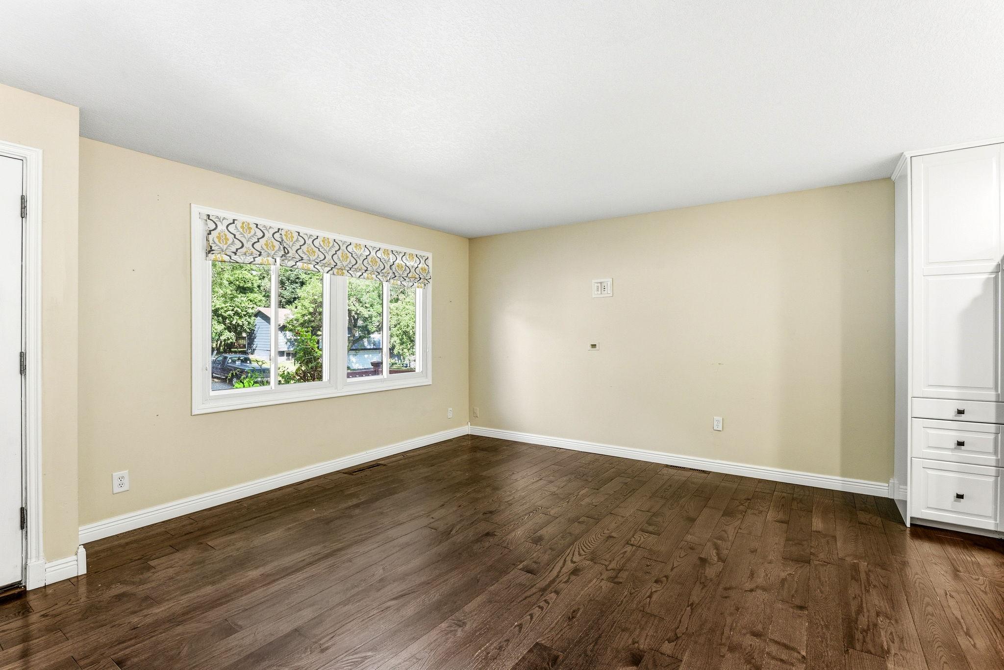 7-web-or-mls-7064-Springhill-Cir-07.jpg