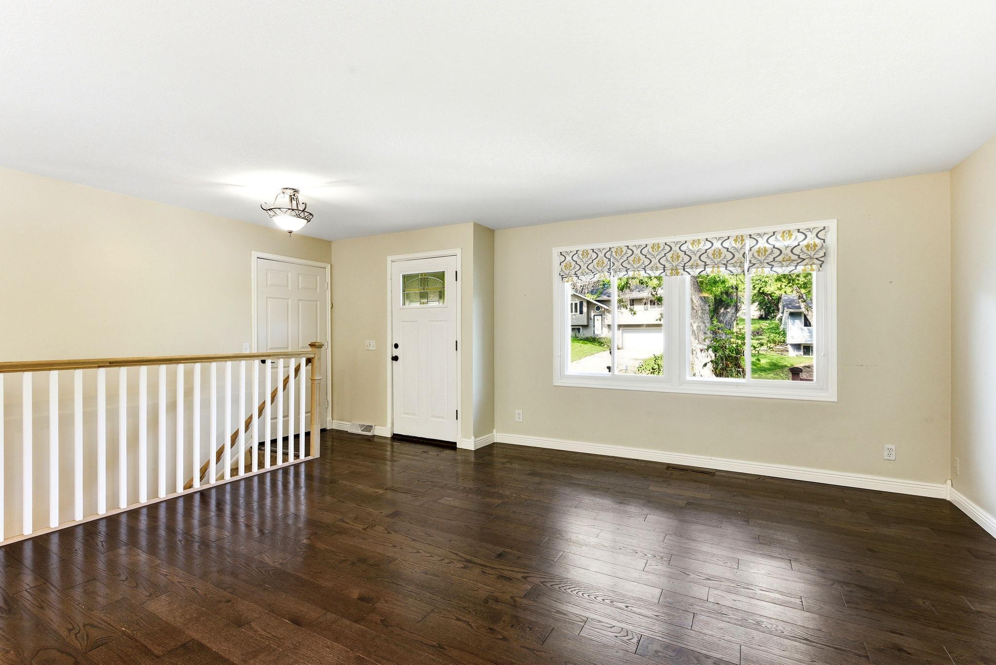 6-web-or-mls-7064-Springhill-Cir-06.jpg