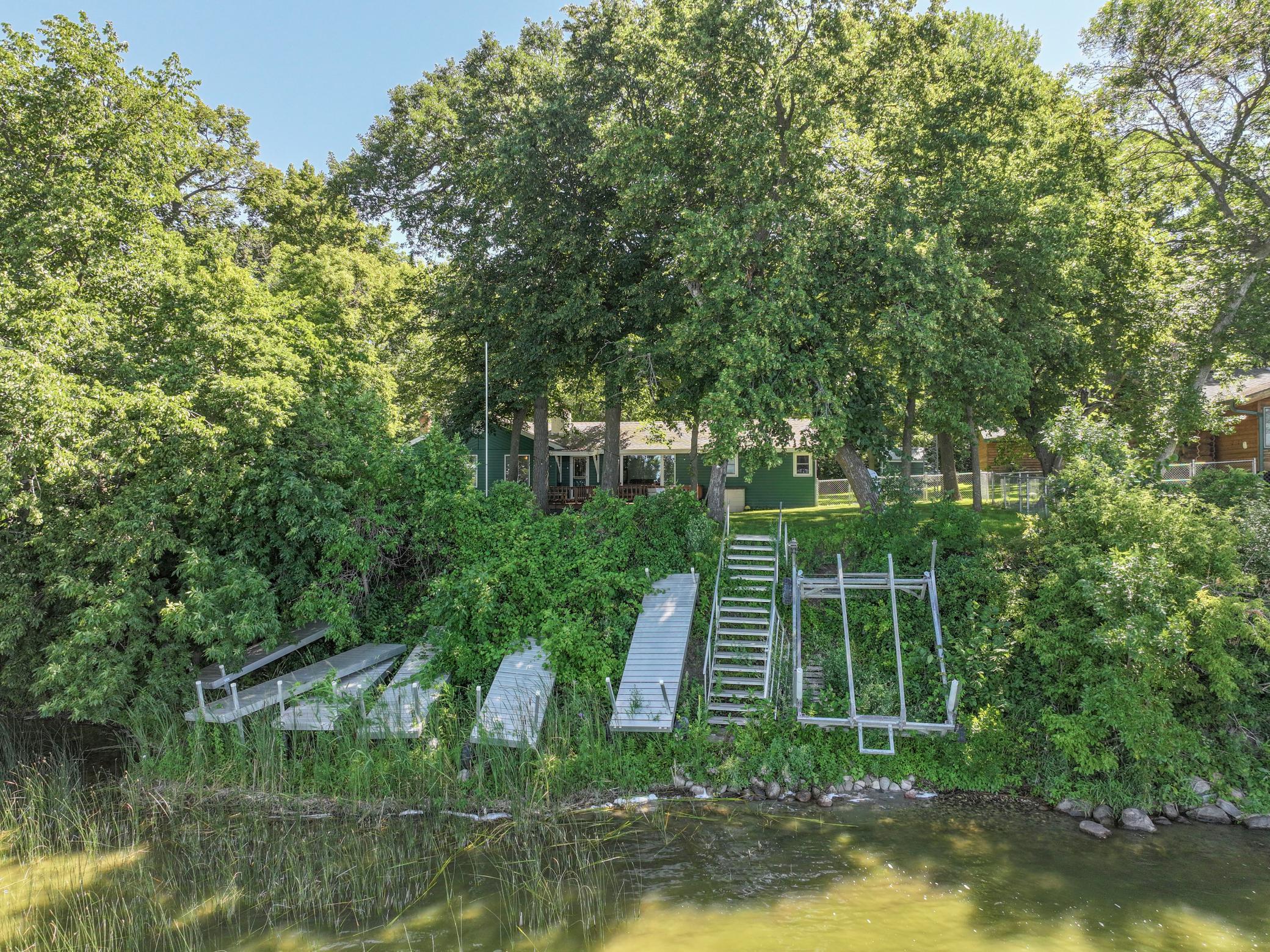 Private Lakeshore on Pelican