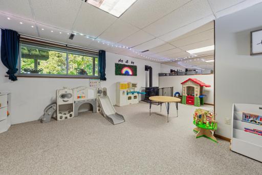30 family room_lower.jpg