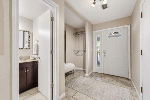 1762 Mcknight Road N, 17, Maplewood, MN 55109