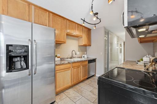 1762 Mcknight Road N, 17, Maplewood, MN 55109