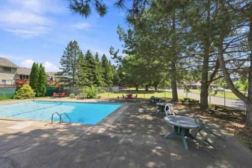 1762 Mcknight Road N, 17, Maplewood, MN 55109