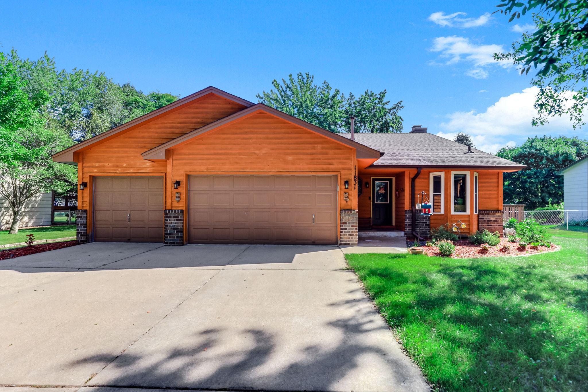 1-web-or-mls-11831-Kerry-St-01.jpg