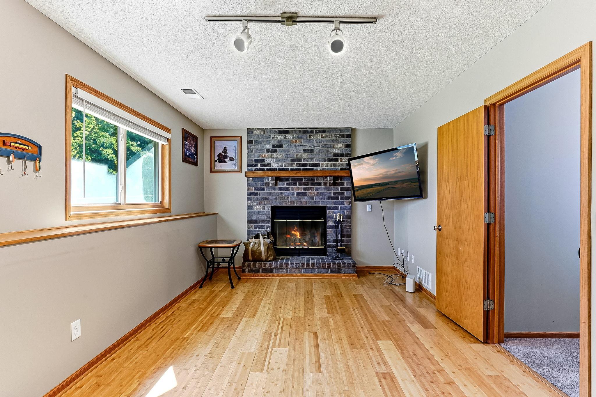 23-web-or-mls-11831-Kerry-St-23.jpg