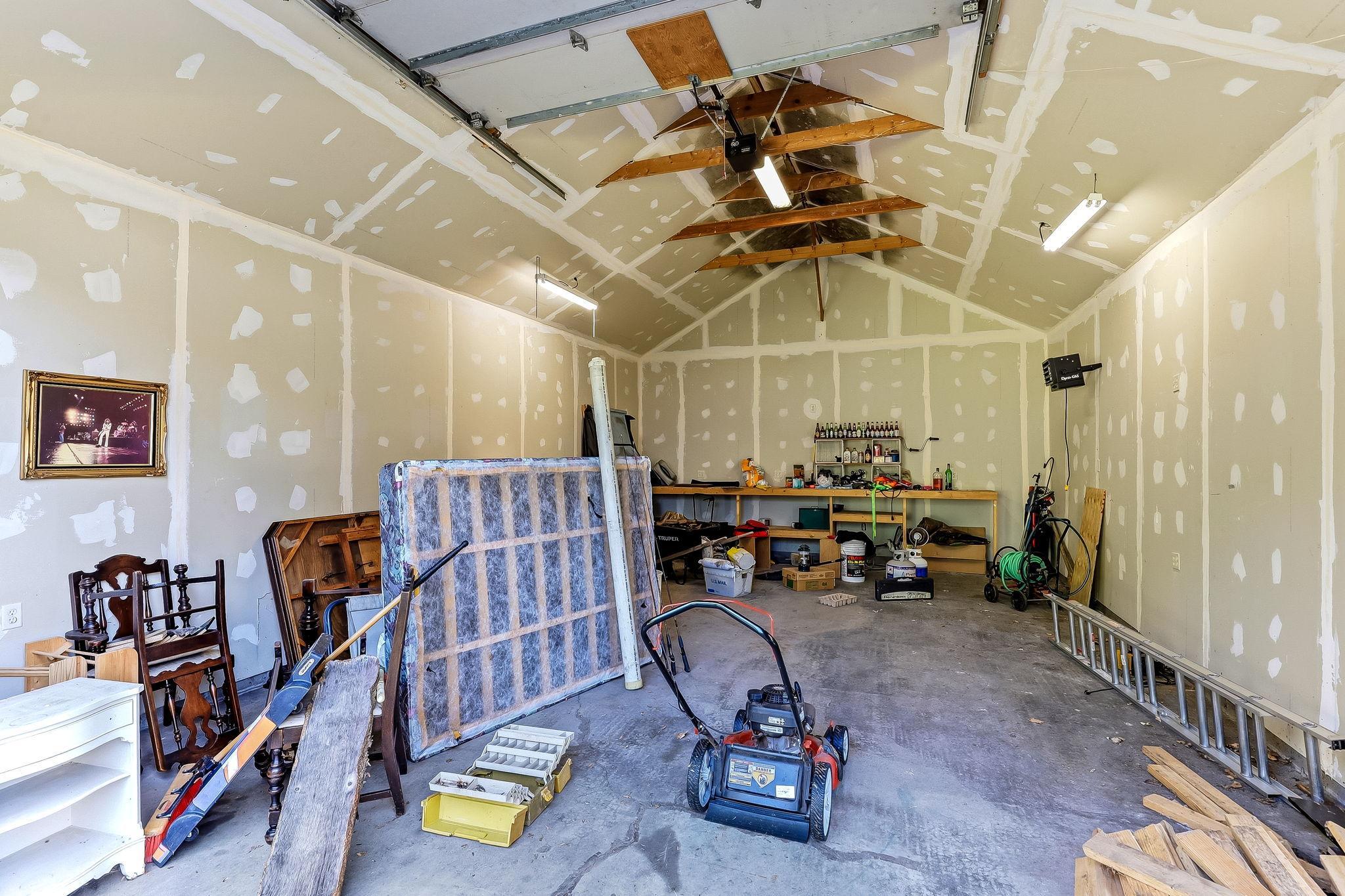 40-web-or-mls-11831-Kerry-St-40.jpg