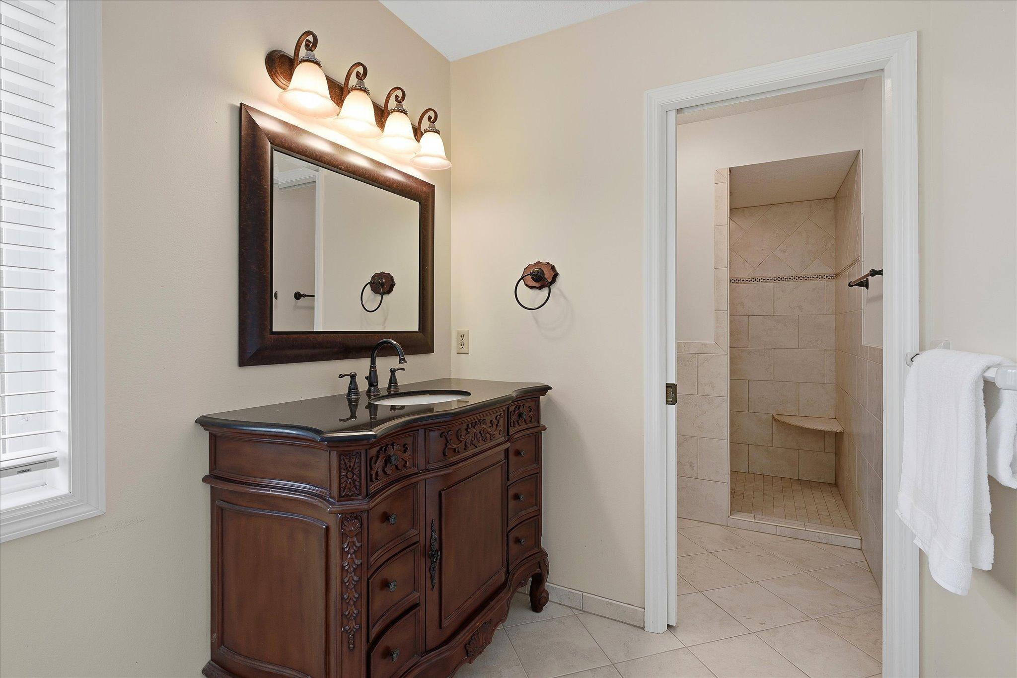 Second vanity in main bath with privacy door