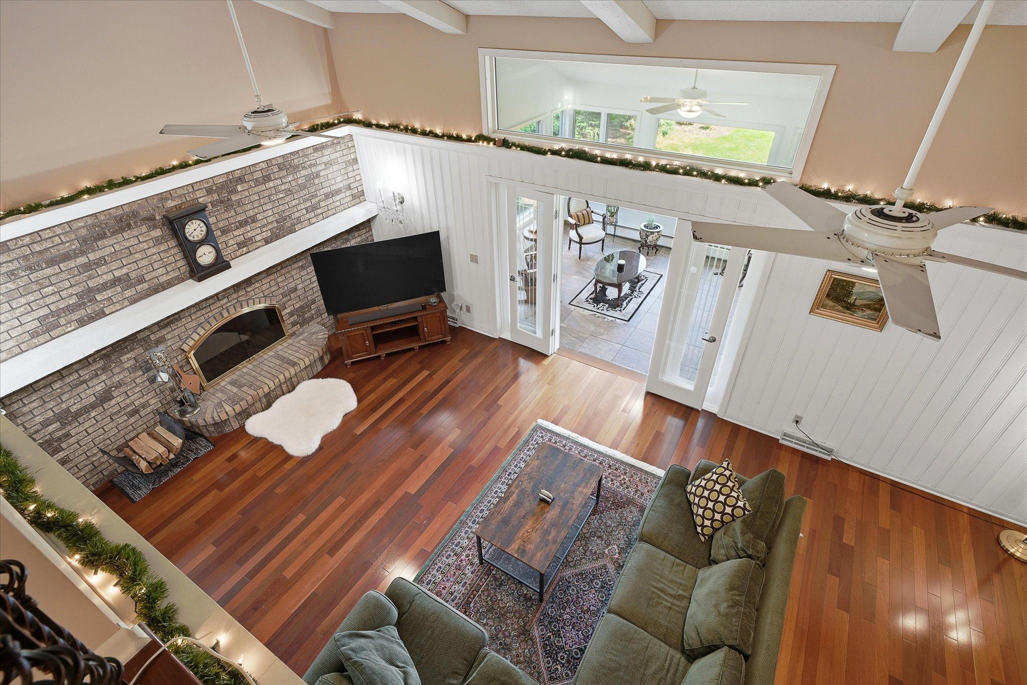 Open stair railing makes give a touch of grandiere.