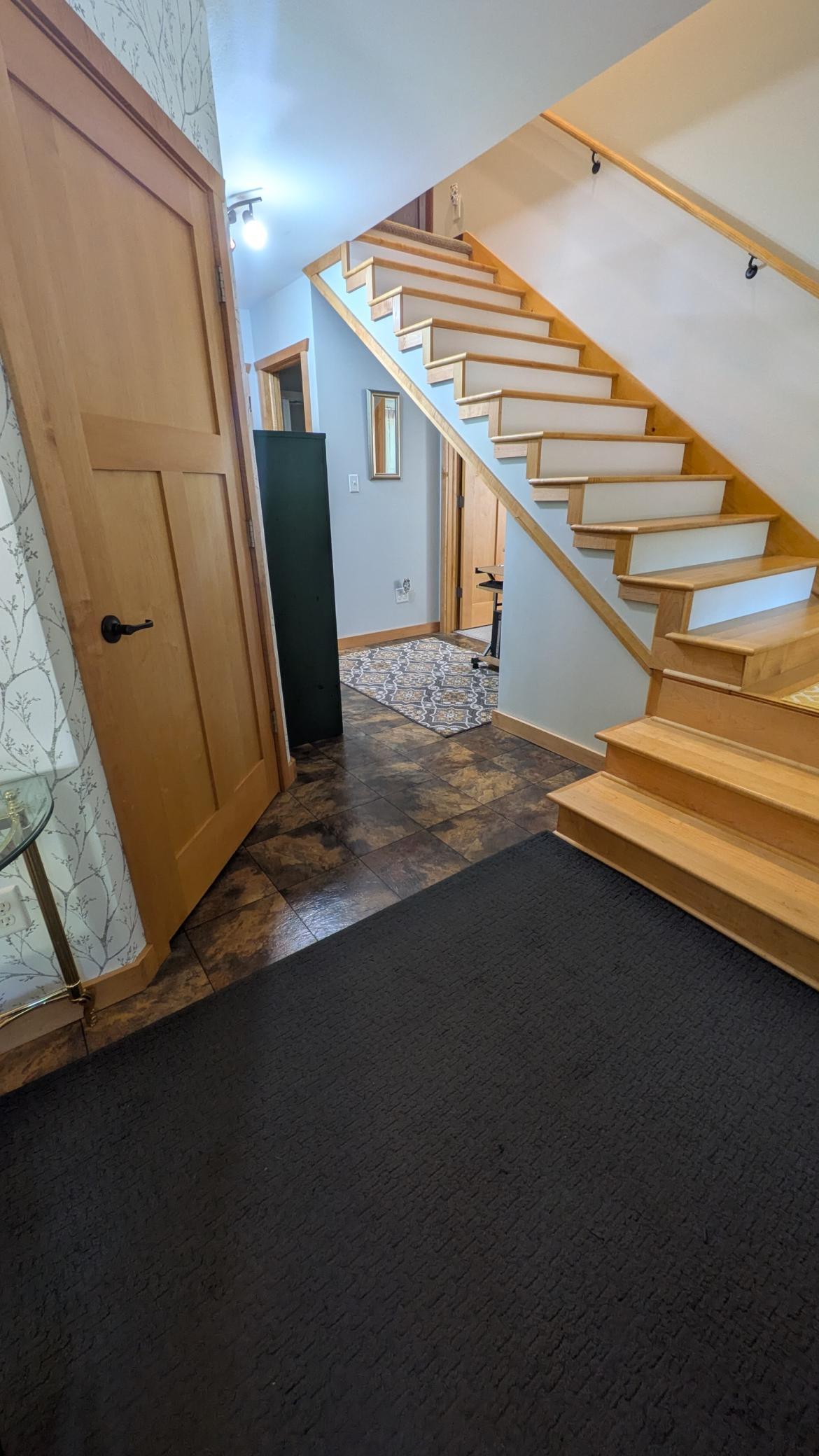 Scene 2 Pan right (what's behind that door??)
