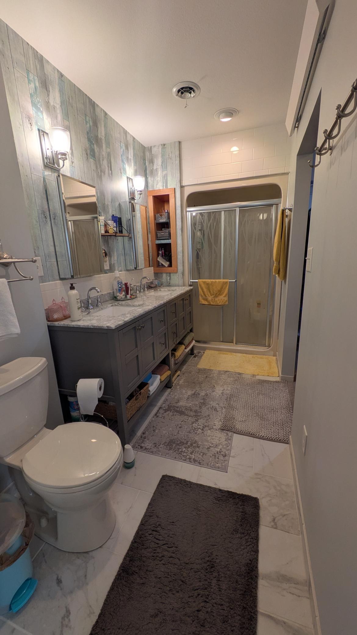Ensuite with double vanity