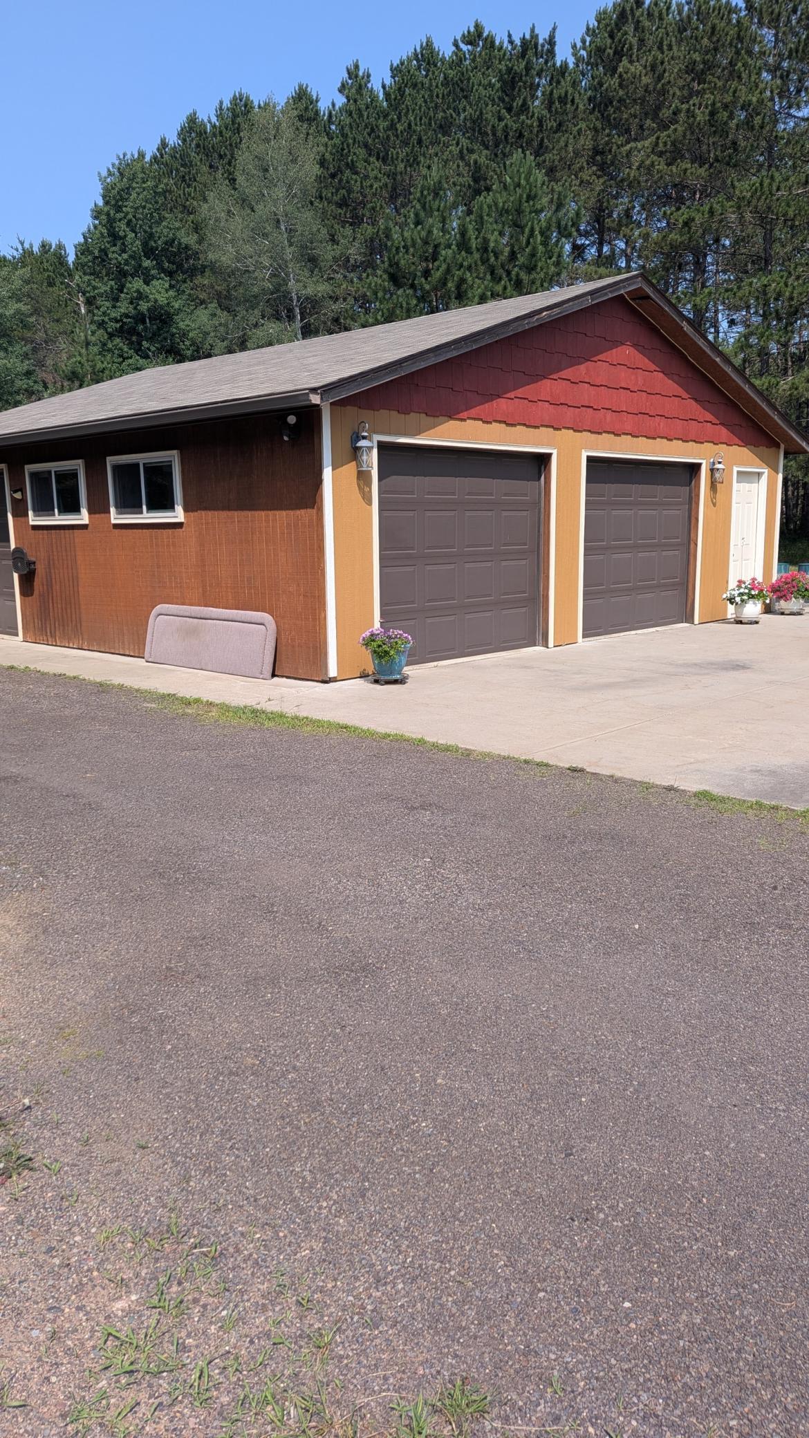 Oversized 3 car detached garage