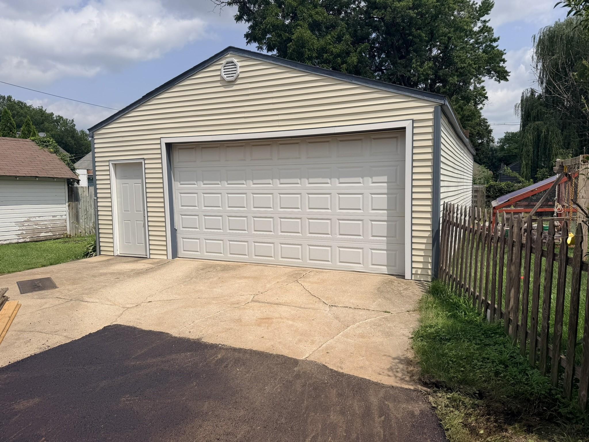 Huge 24'x40' 960sq' Garage