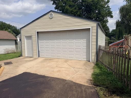 Huge 24'x40' 960sq' Garage