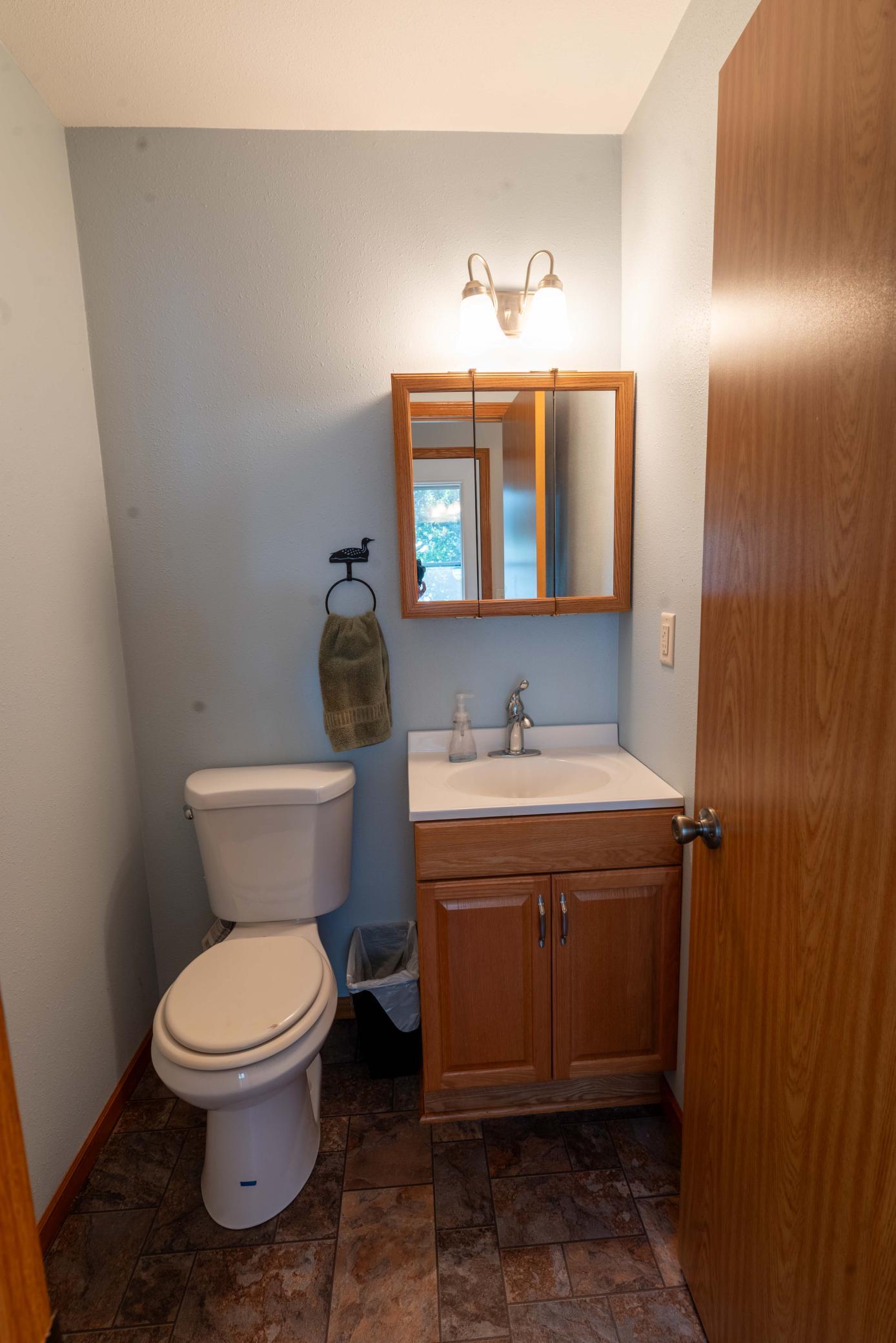 27 Guest Half Bath.jpg