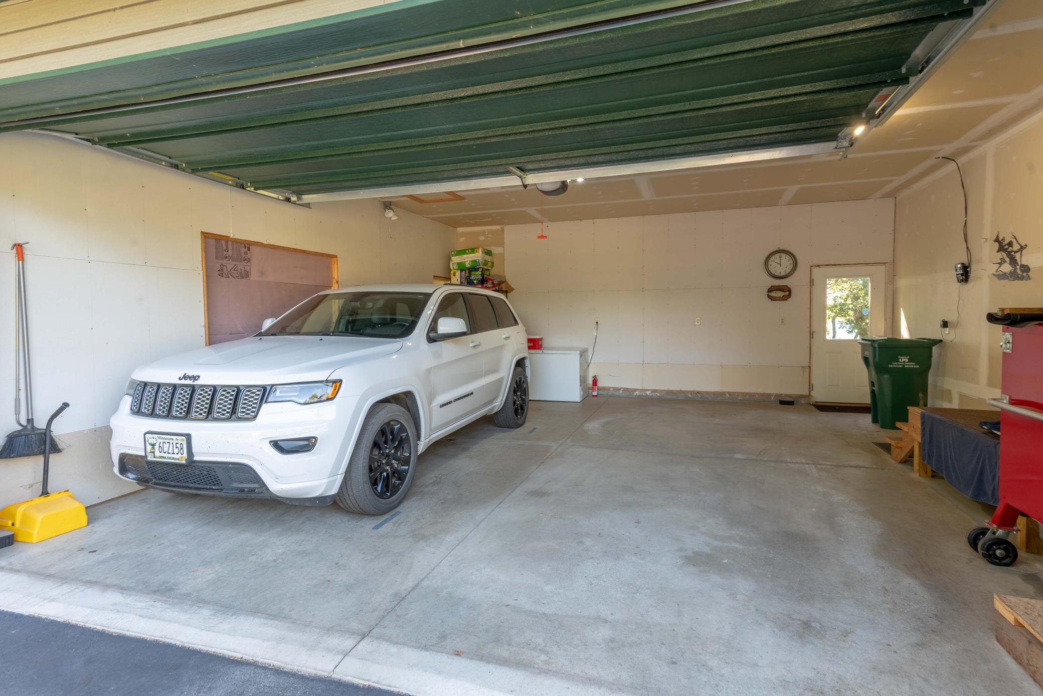 41 Attached Garage.jpg