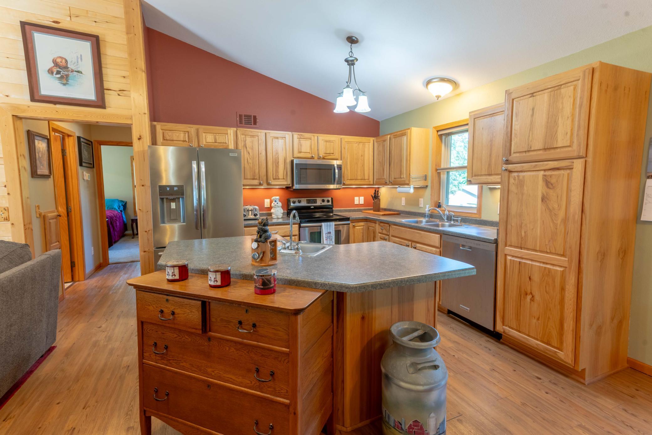 15 Kitchen.jpg