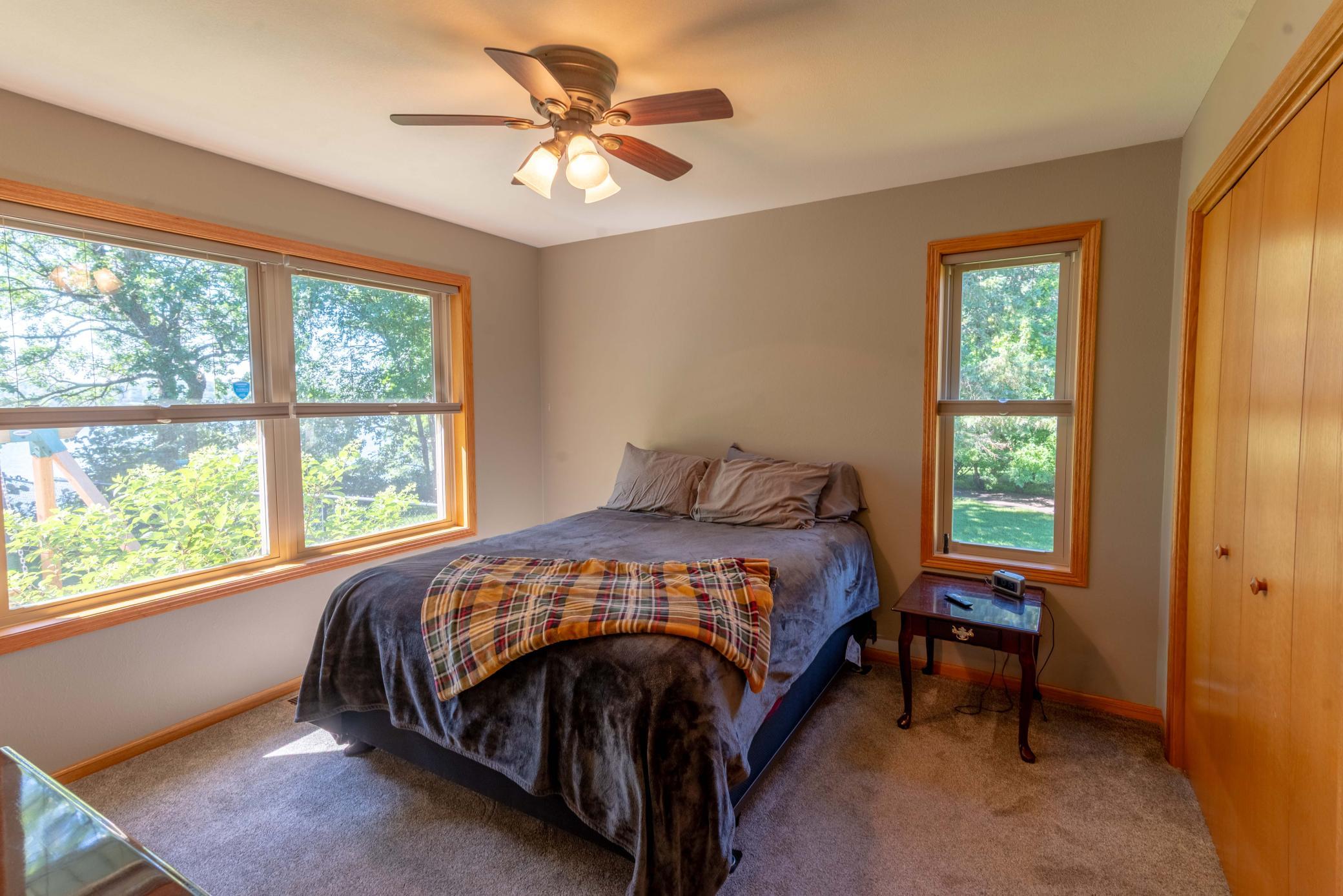 20 Lakeside Bedroom.jpg