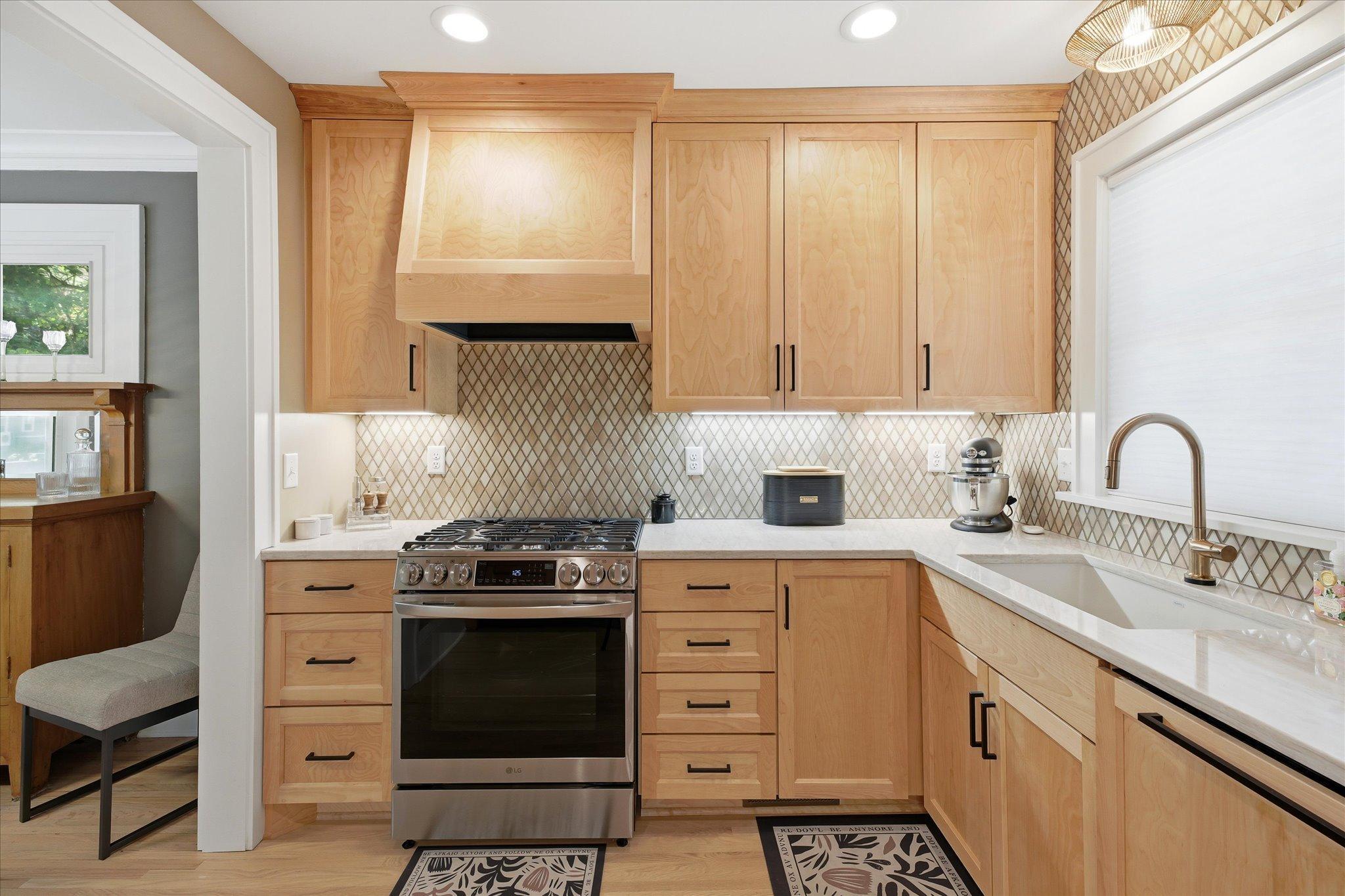 Quartz counter tops, tiled back splash, stainless steel appliances