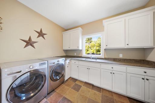 905 Highlander Trail, Hudson, WI 54016