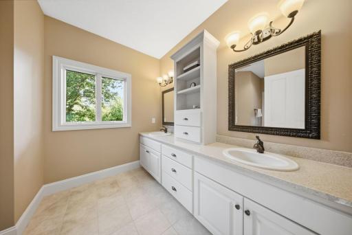 905 Highlander Trail, Hudson, WI 54016
