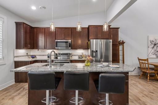 Large center island - granite counter tops