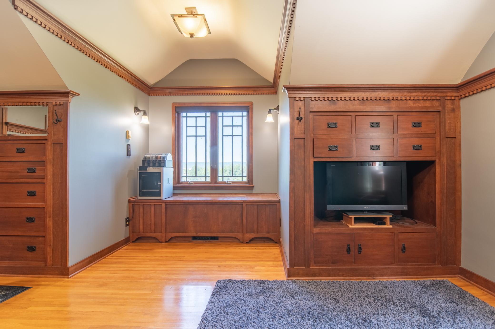 It's easy keeping a room clean and comfortable with this much storage.