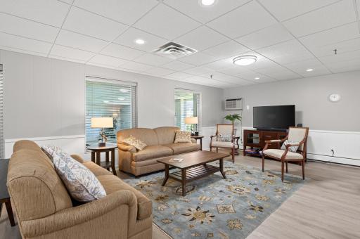 The Broodside III community room has a wonderful area for entertaining larger groups of friends and family. All recently updated and freshly painted.