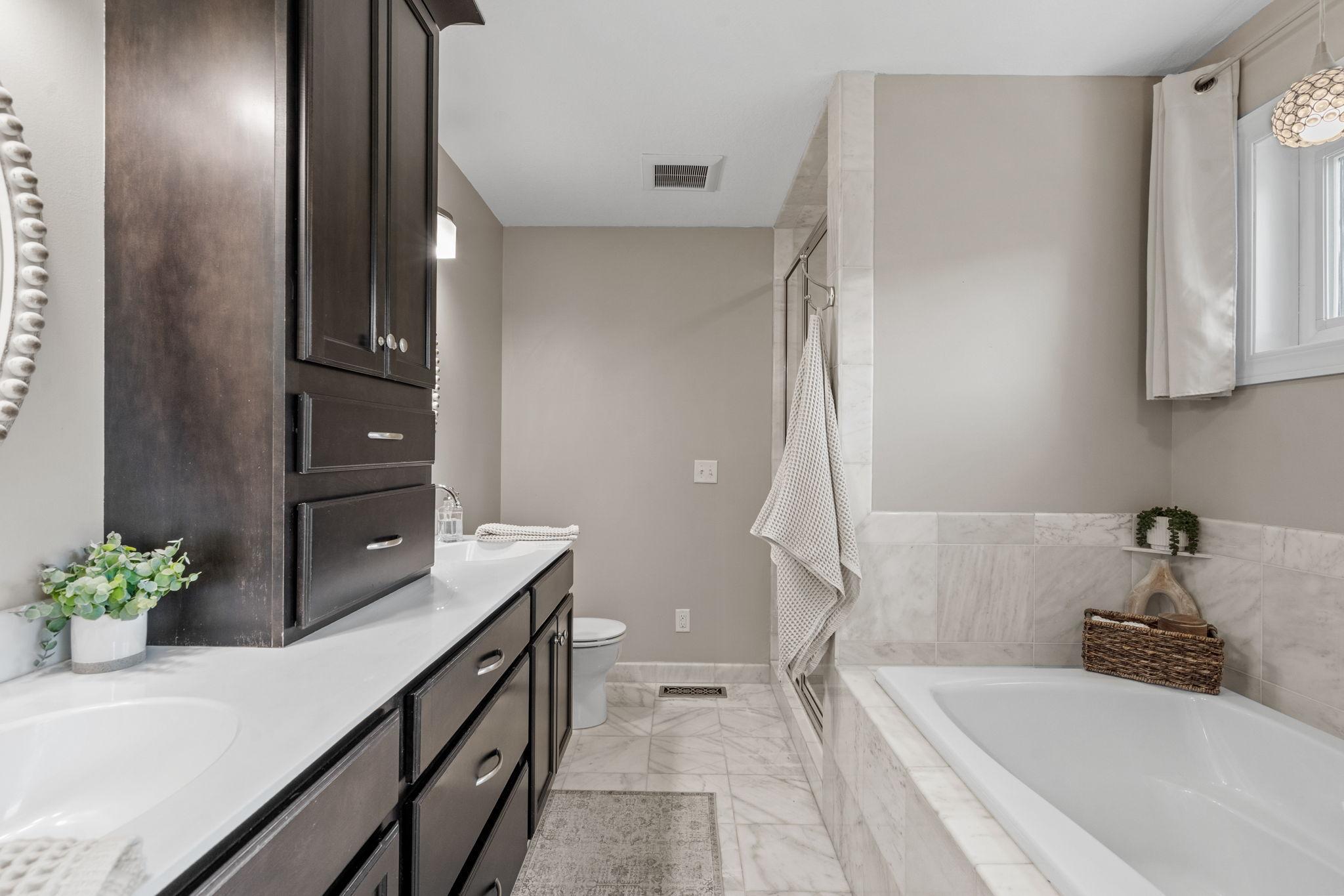 Spacious ensuite with timeless finishes.